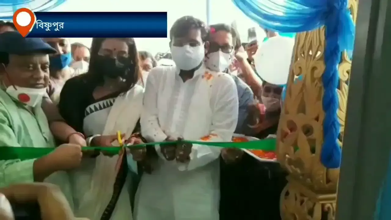 বিষ্ণুপুরে মা কিচেনের উদ্বোধনে সায়ন্তিকা। বিষ্ণুপুরে মা কিচেনের উদ্বোধনে সায়ন্তিকা।