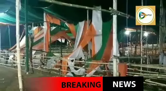 কালবৈশাখীর ঝড়ে ক্ষতিগ্রস্ত মুখ্যমন্ত্রীর কর্মী সভার প্যান্ডেল,রাত জেগে চলছে মেরামতের কাজ। কালবৈশাখীর ঝড়ে ক্ষতিগ্রস্ত মুখ্যমন্ত্রীর কর্মী সভার প্যান্ডেল,রাত জেগে চলছে মেরামতের কাজ।