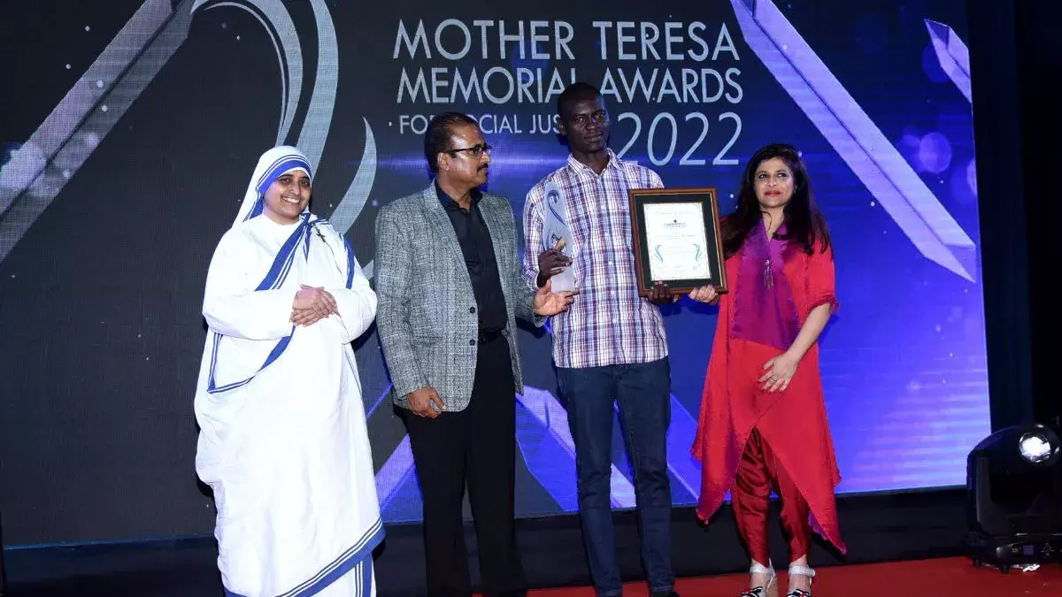 Mother Teresa Memorial Award for Social Justice 2022 on Compassion for Refugee Children Mother Teresa Memorial Award for Social Justice 2022 on Compassion for Refugee Children
