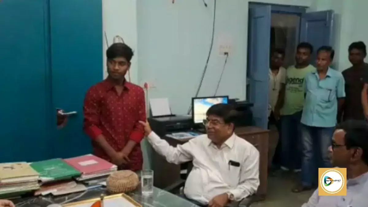 উচ্চ মাধ্যমিকে রাজ্যে সাঁওতালি ভাষায় প্রথম বিবেক সরেনকে শুভেচ্ছা জ্ঞাপন কেন্দ্রীয় শিক্ষা প্রতিমন্ত্রীর। উচ্চ মাধ্যমিকে রাজ্যে সাঁওতালি ভাষায় প্রথম বিবেক সরেনকে শুভেচ্ছা জ্ঞাপন কেন্দ্রীয় শিক্ষা প্রতিমন্ত্রীর।