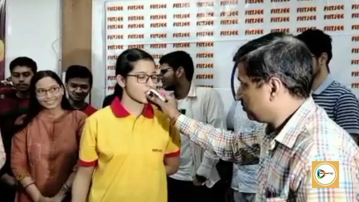 জয়েন্ট এন্ট্রান্সে তৃতীয় ওন্দার সারা মুখোপাধ্যায় জানাল সাফল্যে পেতে কঠিন পরিশ্রমের কোন বিকল্প নেই। জয়েন্ট এন্ট্রান্সে তৃতীয় ওন্দার সারা মুখোপাধ্যায় জানাল সাফল্যে পেতে কঠিন পরিশ্রমের কোন বিকল্প নেই।