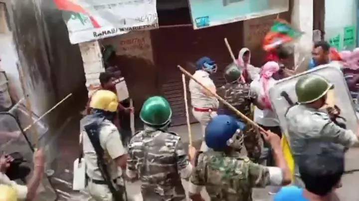 মনোনয়ন দাখিলকে কেন্দ্র করে উত্তাল ইন্দাস,পুলিশ -বিজেপি খণ্ডযুদ্ধ, ব্যাপক লাঠি চার্জ পুলিশের। মনোনয়ন দাখিলকে কেন্দ্র করে উত্তাল ইন্দাস,পুলিশ -বিজেপি খণ্ডযুদ্ধ, ব্যাপক লাঠি চার্জ পুলিশের।