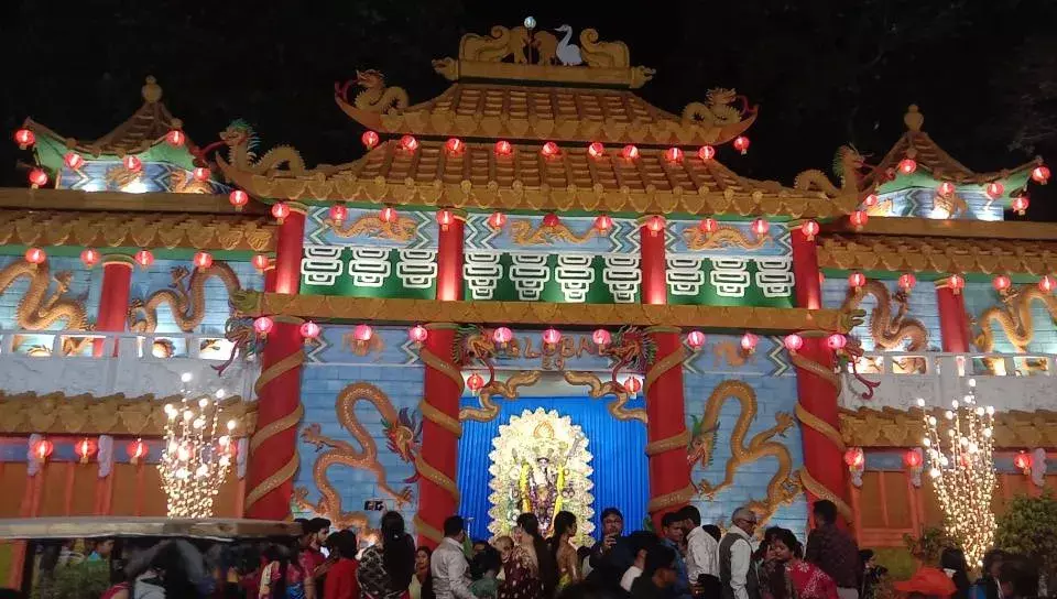 কালীপুজো পরিক্রমা : গ্লোবাল ২৯, বুদ্ধিষ্ট প্যাগোডার আদলে তৈরি মন্ডপ,সাথে সাবেকী ঘরানার প্রতিমা। কালীপুজো পরিক্রমা : গ্লোবাল ২৯, বুদ্ধিষ্ট প্যাগোডার আদলে তৈরি মন্ডপ,সাথে সাবেকী ঘরানার প্রতিমা।