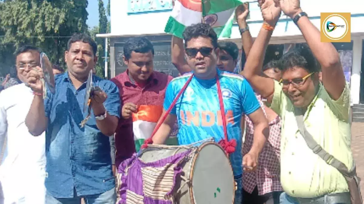 বিশ্বকাপ উন্মাদনা,ভাঙ্গরা নাচে মাতোয়ারা বাঁকুড়া। বিশ্বকাপ উন্মাদনা,ভাঙ্গরা নাচে মাতোয়ারা বাঁকুড়া।