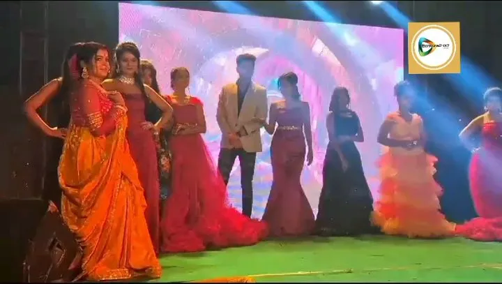 শহর বাঁকুড়ায় নিউ ইয়ার্স নাইট পার্টি জমল র্যাম্প শোতে,দেখুন ভিডিও প্রতিবেদন। শহর বাঁকুড়ায় নিউ ইয়ার্স নাইট পার্টি জমল র্যাম্প শোতে,দেখুন ভিডিও প্রতিবেদন।