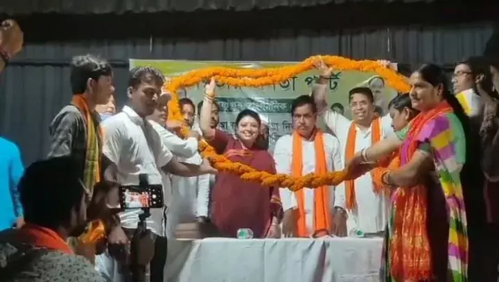 বিষ্ণুপুরে এসে তৃণমূল নেতাদের চরম হুঁশিয়ারি দিলেন বিজেপি নেত্রী প্রিয়াঙ্কা টিবরেওয়াল, আগামীকাল যাবেন সন্দেশখালিতে নির্যাতিতা মহিলাদের অভিযোগ শুনতে। বিষ্ণুপুরে এসে তৃণমূল নেতাদের চরম হুঁশিয়ারি দিলেন বিজেপি নেত্রী প্রিয়াঙ্কা টিবরেওয়াল, আগামীকাল যাবেন সন্দেশখালিতে নির্যাতিতা মহিলাদের অভিযোগ শুনতে।