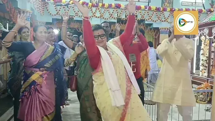 কলি যুগের রাধিকাকে চেনেন? দেখুন এই রাধার নৃত্য,কথা দিচ্ছি মন ভরবে আপনারও। কলি যুগের রাধিকাকে চেনেন? দেখুন এই রাধার নৃত্য,কথা দিচ্ছি মন ভরবে আপনারও।