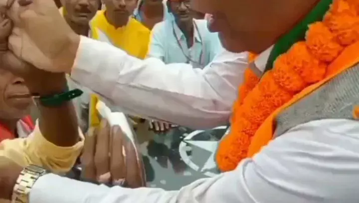 সুভাষ সরকারের পথ প্রচারে উত্তেজনা,মার খেলেন তৃণমূলের পঞ্চায়েত সমিতির সদস্য। সুভাষ সরকারের পথ প্রচারে উত্তেজনা,মার খেলেন তৃণমূলের পঞ্চায়েত সমিতির সদস্য।