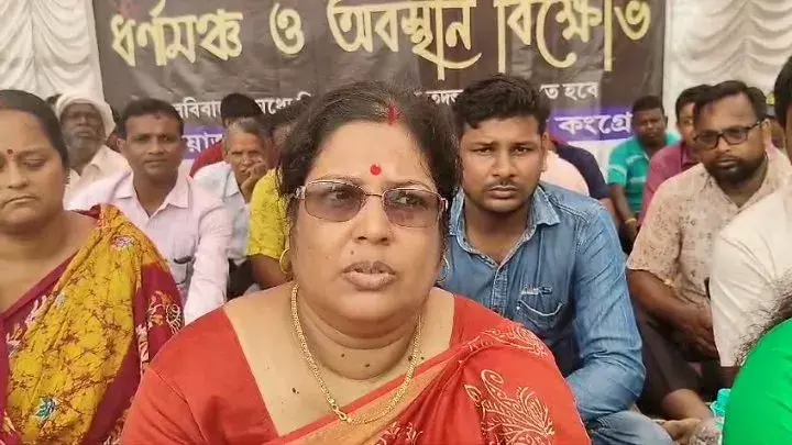 শহর বাঁকুড়া থেকে জেলার জঙ্গলমহল, আরজিকর কান্ডে দোষীদের ফাঁসির দাবিতে ধর্ণা তৃণমূল কংগ্রেসের। শহর বাঁকুড়া থেকে জেলার জঙ্গলমহল, আরজিকর কান্ডে দোষীদের ফাঁসির দাবিতে ধর্ণা তৃণমূল কংগ্রেসের।