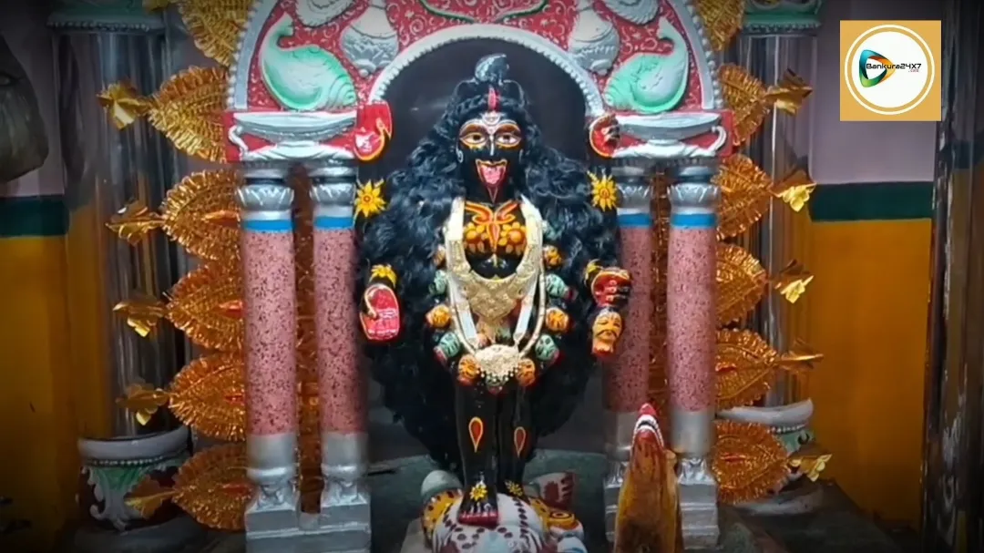 লক্ষ্যাতড়া মহাশশ্মানে একযোগে চারটি মন্দিরে মাকালীর চার ভিন্নরূপের আরাধনা চলে আসছে যুগ,যুগ ধরে। লক্ষ্যাতড়া মহাশশ্মানে একযোগে চারটি মন্দিরে মাকালীর চার ভিন্নরূপের আরাধনা চলে আসছে যুগ,যুগ ধরে।
