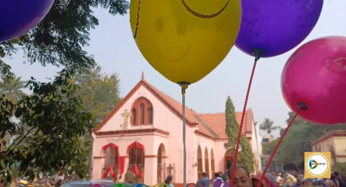 বড়দিনের বিশেষ প্রার্থনা বাঁকুড়া চার্চে,শীতের হিমেল হাওয়ায় উৎসবের আবহ জেলা জুড়ে। বড়দিনের বিশেষ প্রার্থনা বাঁকুড়া চার্চে,শীতের হিমেল হাওয়ায় উৎসবের আবহ জেলা জুড়ে।