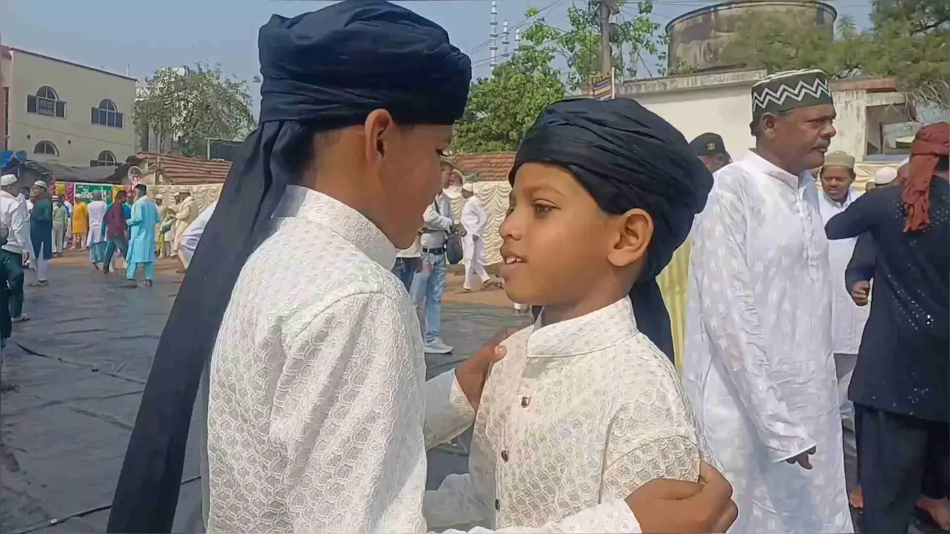 আজ ঈদ - উল- ফিতর, সারা বিশ্বের সাথে জেলা জুড়েও উৎসবের আবহ। আজ ঈদ - উল- ফিতর, সারা বিশ্বের সাথে জেলা জুড়েও উৎসবের আবহ।