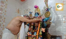 আরতি করতে করতে আবেগে কেঁদে ভাসালেন  সাংসদ কল্যাণ বন্দ্যোপাধ্যায়,পুজো শেষে জানালেন  মায়ের কাছে কি,কি চাইলেন তিনি? আরতি করতে করতে আবেগে কেঁদে ভাসালেন  সাংসদ কল্যাণ বন্দ্যোপাধ্যায়,পুজো শেষে জানালেন  মায়ের কাছে কি,কি চাইলেন তিনি?