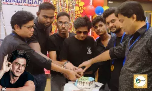 বাঁকুড়ায় কিং খানের জন্মদিন উৎযাপন করল টিম শাহরুখ খান- বাঁকুড়া শাখা। বাঁকুড়ায় কিং খানের জন্মদিন উৎযাপন করল টিম শাহরুখ খান- বাঁকুড়া শাখা।