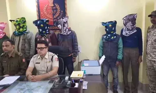 জয়রামবাটির লজ গুলিতে দেহব্যবসার রমরমা,তিনটি লজে পুলিশের হানা,উদ্ধার ৭ মহিলা, লজ মালিক সহ ধৃত ৬।