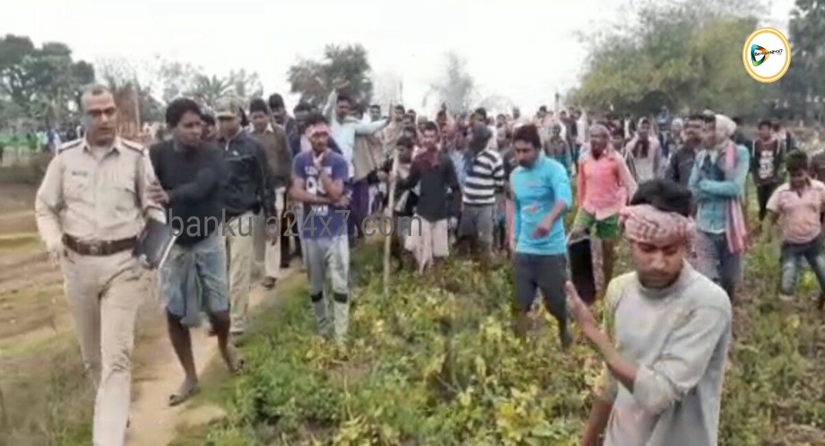 পাত্রসায়রে গ্রামবাসীদের সাথে বালি খাদান মালিকের বিবাদ,বিবাদ মেটাতে গিয়ে আক্রান্ত পুলিশ। দেখুন 🎦 ভিডিও  প্রতিবেদন।