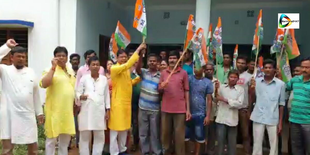 জয়পুরে বিজেপি ছেড়ে ১৪০ জনের তৃণমূলে যোগদান। জয়পুরে বিজেপি ছেড়ে ১৪০ জনের তৃণমূলে যোগদান।