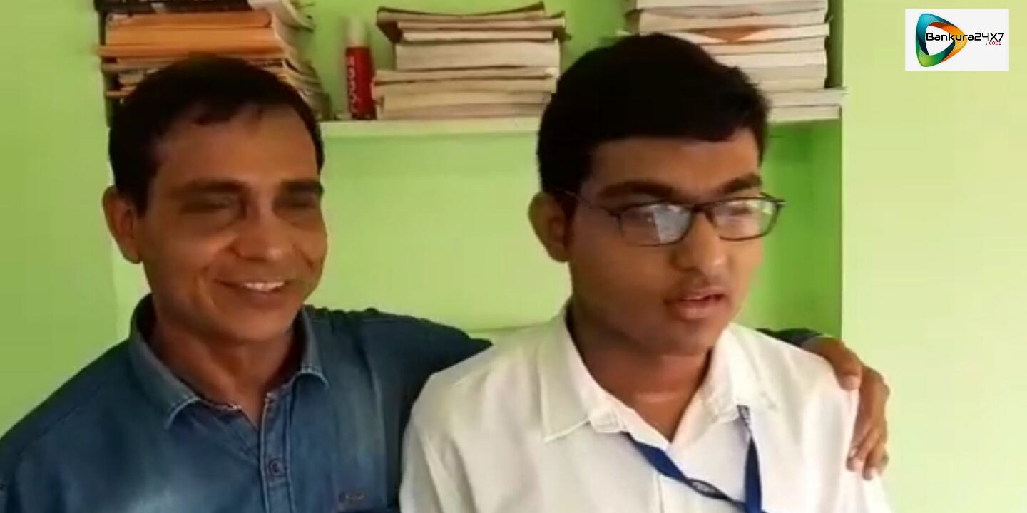 মাঝরাত পর্যন্ত পড়েই মাধ্যমিকে দশম কোতুলপুরের সৌধ। মাঝরাত পর্যন্ত পড়েই মাধ্যমিকে দশম কোতুলপুরের সৌধ।