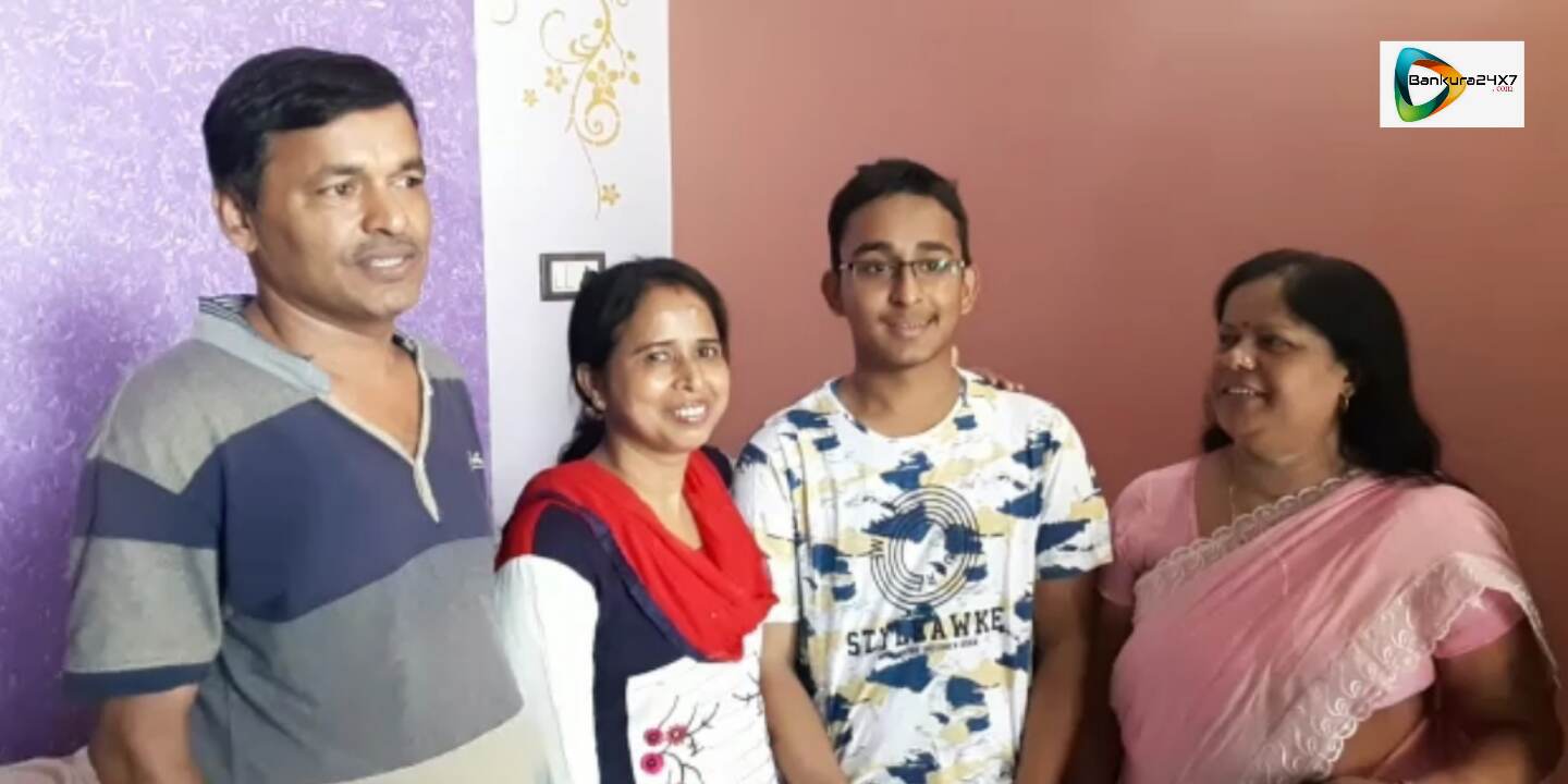 মাধ্যমিকে রাজ্যে অষ্টম অর্কপ্রভ সাহানা বড়ো হয়ে ডাক্তার হতে চায়। তার বাবা,মা দুজনেই স্বাস্থ্য কর্মী। মাধ্যমিকে রাজ্যে অষ্টম অর্কপ্রভ সাহানা বড়ো হয়ে ডাক্তার হতে চায়। তার বাবা,মা দুজনেই স্বাস্থ্য কর্মী।