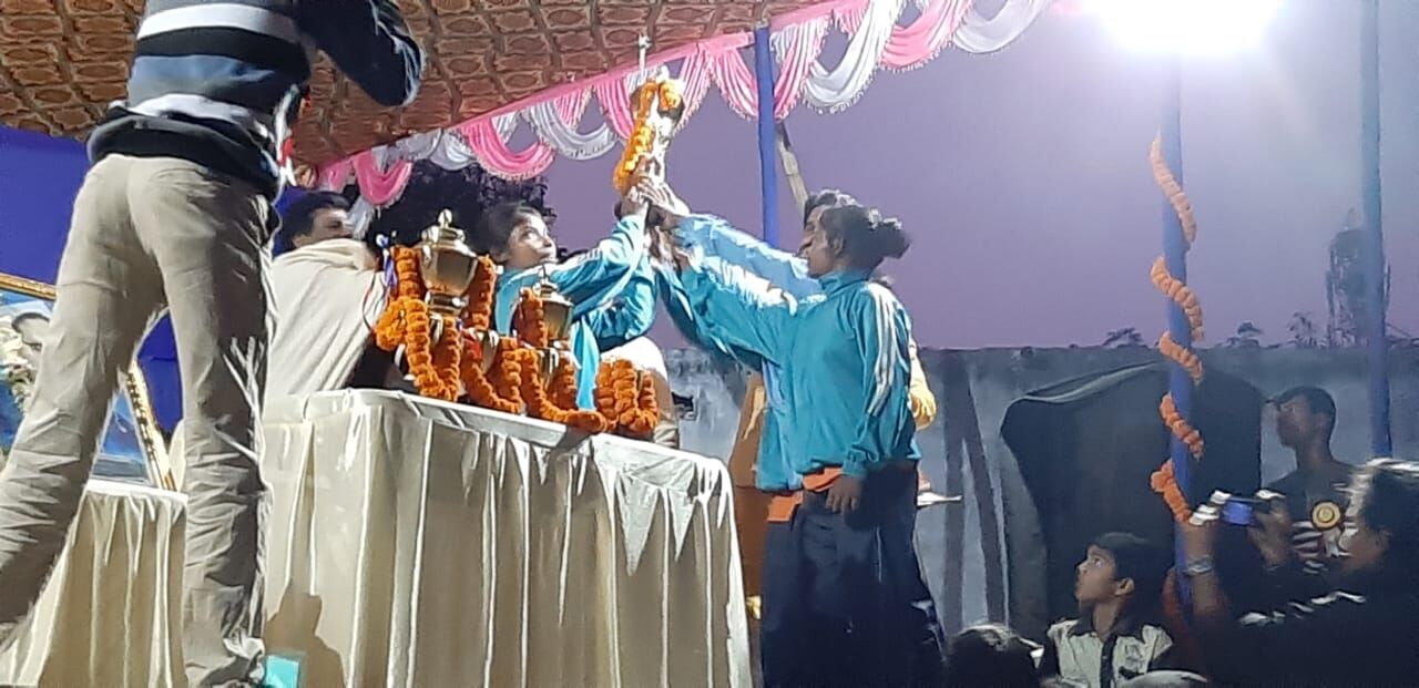 গোবিন্দধামে আম্বেদকর কাপ ফুটবল প্রতিযোগিতায় চ্যাম্পিয়ন বাঁকুড়া শহরের খৃষ্টানডাঙ্গা ফুটবল দল। গোবিন্দধামে আম্বেদকর কাপ ফুটবল প্রতিযোগিতায় চ্যাম্পিয়ন বাঁকুড়া শহরের খৃষ্টানডাঙ্গা ফুটবল দল।