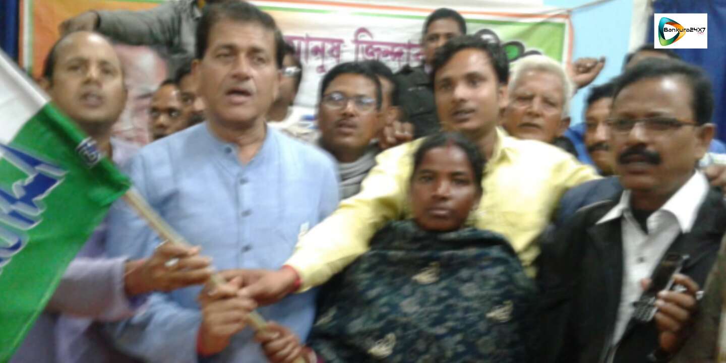 বিজেপির প্রতীকে জয়ী পঞ্চায়েত সদস্যার তৃণমূলে যোগদান ! ইঁন্দপুরের রঘুনাথপুর গ্রাম পঞ্চায়েত যাচ্ছে শাসক দলের ঝুলিতে। বিজেপির প্রতীকে জয়ী পঞ্চায়েত সদস্যার তৃণমূলে যোগদান ! ইঁন্দপুরের রঘুনাথপুর গ্রাম পঞ্চায়েত যাচ্ছে শাসক দলের ঝুলিতে।