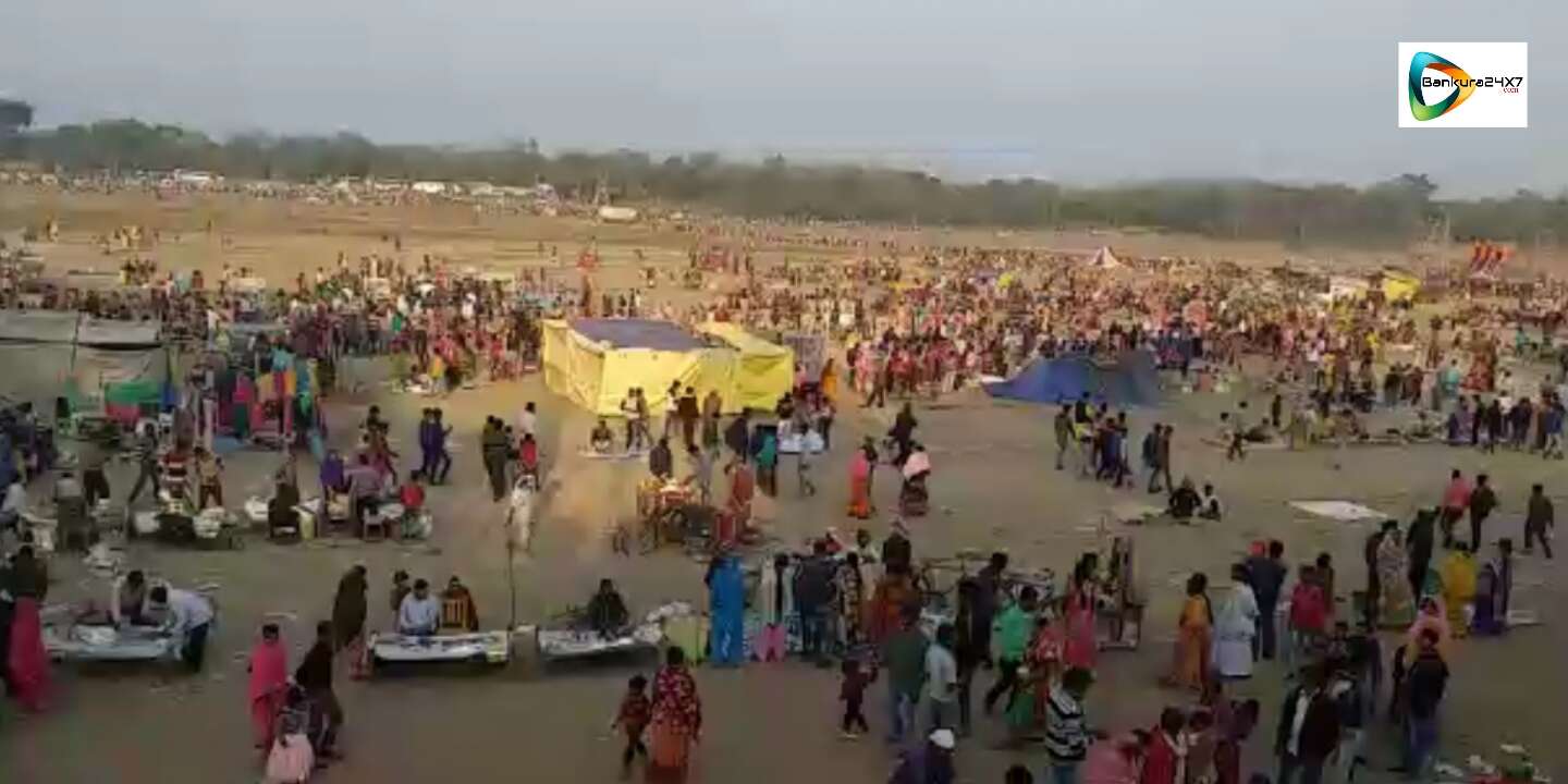 ওন্দার বীরসিংহপুর গ্রামে নিরগীন শাহের মেলায় মানুষের ঢল। ওন্দার বীরসিংহপুর গ্রামে নিরগীন শাহের মেলায় মানুষের ঢল।