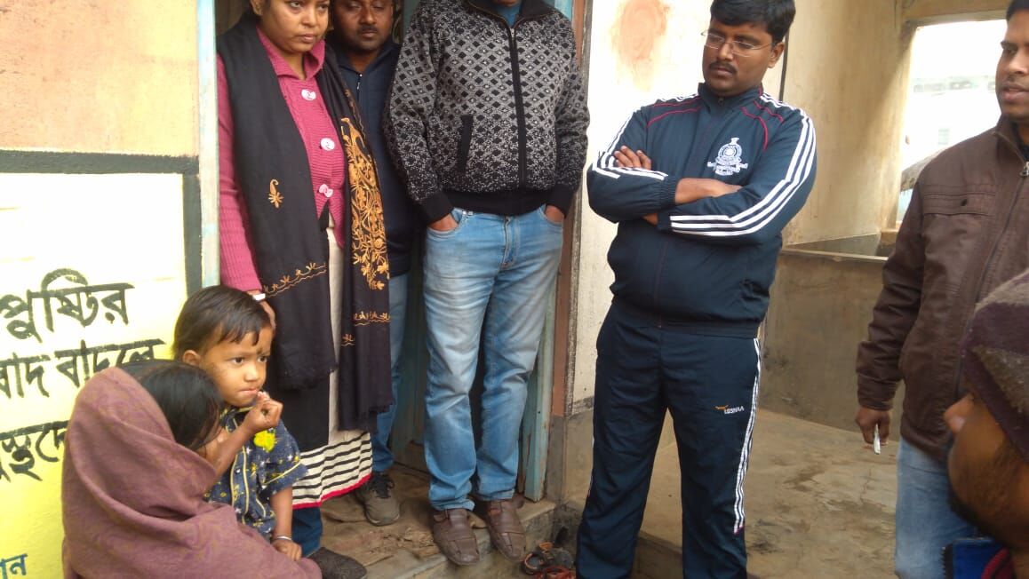 রতনপুরে পায়ে হেঁটে গ্রাম পরিদর্শনে জেলাশাসক, কাছে পেয়ে গ্রামে নিশ্চয় যান অমিলের অভিযোগ মহিলাদের। সমস্যা মেটাতে উদ্যোগ প্রশাসনের। রতনপুরে পায়ে হেঁটে গ্রাম পরিদর্শনে জেলাশাসক, কাছে পেয়ে গ্রামে নিশ্চয় যান অমিলের অভিযোগ মহিলাদের। সমস্যা মেটাতে উদ্যোগ প্রশাসনের।