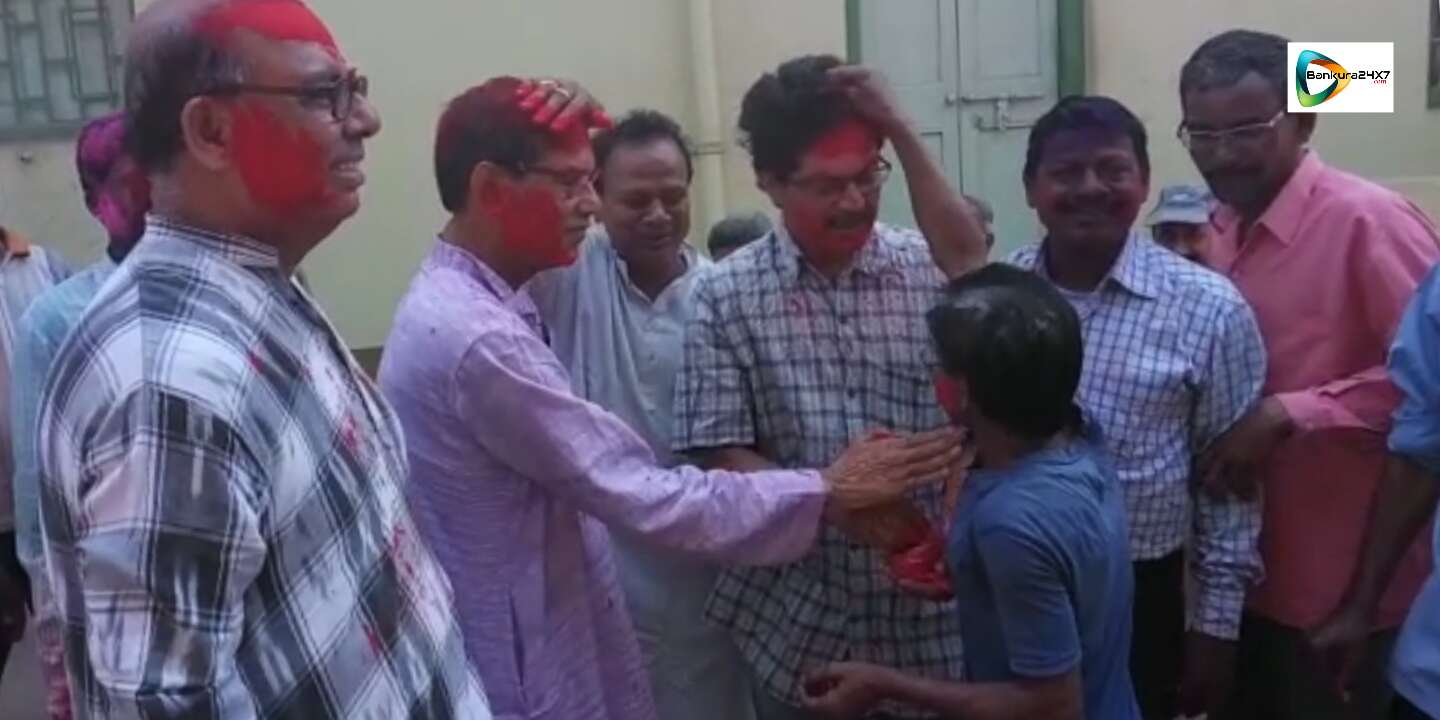 কোন ছুঁতমার্গ নেই বামেদের! দোল কে হাতিয়ার করে ভোট প্রচারে অমিয় পাত্র। #দেখুন ভিডিও। কোন ছুঁতমার্গ নেই বামেদের! দোল কে হাতিয়ার করে ভোট প্রচারে অমিয় পাত্র। #দেখুন ভিডিও।