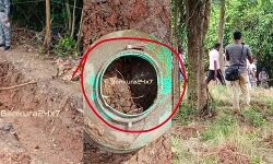 জঙ্গলমহলের বারিকুলে মাও ডেরার খোঁজ!মাটি খুঁড়তে গিয়ে মিলল প্লাস্টিকের ক্যান ভর্তি বিস্ফোরক। জঙ্গলমহলের বারিকুলে মাও ডেরার খোঁজ!মাটি খুঁড়তে গিয়ে মিলল প্লাস্টিকের ক্যান ভর্তি বিস্ফোরক।