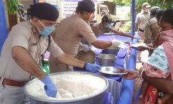 লকডাউনে জেলা পুলিশের অন্নদান কর্মসূচি অব্যাহত, আজ সারেঙ্গার ভগান গ্রামের প্রতিবেদন। লকডাউনে জেলা পুলিশের অন্নদান কর্মসূচি অব্যাহত, আজ সারেঙ্গার ভগান গ্রামের প্রতিবেদন।