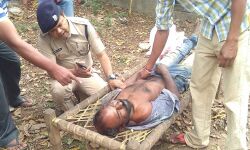 সিমলাপালে গ্রাম লাগোয়া মাঠে উদ্ধার রক্তাক্ত মৃতদেহ। তদন্তে খাতড়ার এসডিপিও।