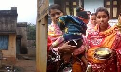 জঙ্গল মহলের সারেঙ্গায় আইসিডিএস সেণ্টারের খিচুড়িতে পোকা!থালা সহ বিডিও অফিসে চড়াও হয়ে নালিশ মায়েদের।