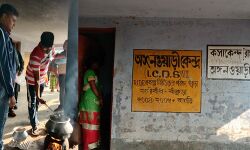 রানিবাঁধে অঙ্গনওয়াড়ী কেন্দ্রে নষ্ট টিএলএম,  বেতন কাটার মতো কড়া শাস্তির দাওয়াই ডিএমের।