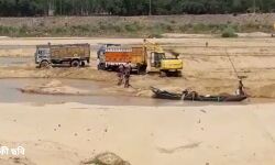 পাত্রসায়রে বালি ঘাট নিয়ে বিবাদ,দুই গোষ্ঠীর সংঘর্ষ। আটক ৪ পাত্রসায়রে বালি ঘাট নিয়ে বিবাদ,দুই গোষ্ঠীর সংঘর্ষ। আটক ৪