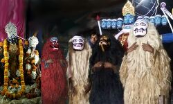 দ্বাদশীর মধ্যরাতে রাবন কাটা নাচের মধ্য দিয়ে রাবন বধ মল্লভূম বিষ্ণুপুরে।