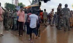 দুই পূজো কমিটির বিবাদ ঘিরে উত্তেজনা ফুলকুসমায়, গুরুতর আহত এক,ঘটনাস্থলে  বিশাল পুলিশ বাহিনী।