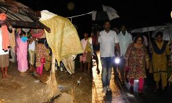 ইন্দাসে ক্ষনিকের ঝড়ের তান্ডবে ক্ষতিগ্রস্ত ১৬ টি বাড়ী, খোলা হয়েছে ত্রাণ শিবির। ইন্দাসে ক্ষনিকের ঝড়ের তান্ডবে ক্ষতিগ্রস্ত ১৬ টি বাড়ী, খোলা হয়েছে ত্রাণ শিবির।