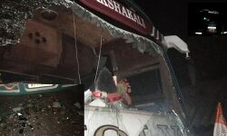 সোনামুখীতে তৃণমূলের কলকাতা গামী বাসে হামলা, অভিযোগের তীর বিজেপির দিকে। সোনামুখীতে তৃণমূলের কলকাতা গামী বাসে হামলা, অভিযোগের তীর বিজেপির দিকে।