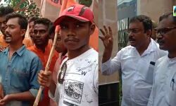 খাতড়ায় পরীক্ষা দিতে গিয়ে  মার খেল রঘুনাথ মুর্মু কলেজের এক ছাত্র, প্রতিবাদে এভিবিপির বিক্ষোভ।