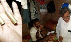 মানুষ আক্রান্ত হলেই পাশে দাঁড়াবে বামেরা। পাত্রসায়রে গুলিবিদ্ধ বিজেপি কর্মীদের দেখতে গিয়ে জানালেন সূর্যকান্ত। মানুষ আক্রান্ত হলেই পাশে দাঁড়াবে বামেরা। পাত্রসায়রে গুলিবিদ্ধ বিজেপি কর্মীদের দেখতে গিয়ে জানালেন সূর্যকান্ত।