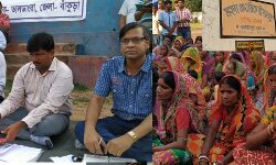 সরকারের উন্নয়ন ও পরিষেবা  নিয়ে আম জনতার আভিযোগ শুনতে, চট পেড়ে বসে সহমর্মী বৈঠক জেলাশাসকের।