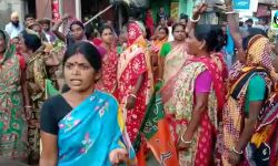 কাঁকরডাঙ্গায় পুলিশের গুলির প্রতিবাদে মহিলারা পথে নেমে অবরোধে সামিল হলেন।#দেখুন 🎦ভিডিও প্রতিবেদন। কাঁকরডাঙ্গায় পুলিশের গুলির প্রতিবাদে মহিলারা পথে নেমে অবরোধে সামিল হলেন।#দেখুন 🎦ভিডিও প্রতিবেদন।