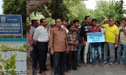 বর্ধমানে সরল  সেচের অফিস, প্রতিবাদে বিক্ষোভ সোনামুখীতে। বর্ধমানে সরল  সেচের অফিস, প্রতিবাদে বিক্ষোভ সোনামুখীতে।