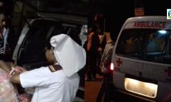 সোনামুখীতে টায়ার ফেটে বরযাত্রী বোঝাই গাড়ী উল্টে মৃত ১,আহত ৪ জন। সোনামুখীতে টায়ার ফেটে বরযাত্রী বোঝাই গাড়ী উল্টে মৃত ১,আহত ৪ জন।