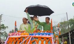 ফণির জেরে সৃষ্টি বিরূপ আবহাওয়া উপেক্ষা করে ভোটের প্রচার সারলেন বিষ্ণুপুর লোকসভার তৃণমূল প্রার্থী শ্যামল সাঁতরা! ফণির জেরে সৃষ্টি বিরূপ আবহাওয়া উপেক্ষা করে ভোটের প্রচার সারলেন বিষ্ণুপুর লোকসভার তৃণমূল প্রার্থী শ্যামল সাঁতরা!