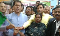 বিজেপির প্রতীকে জয়ী পঞ্চায়েত সদস্যার তৃণমূলে যোগদান ! ইঁন্দপুরের রঘুনাথপুর গ্রাম পঞ্চায়েত যাচ্ছে শাসক দলের ঝুলিতে। বিজেপির প্রতীকে জয়ী পঞ্চায়েত সদস্যার তৃণমূলে যোগদান ! ইঁন্দপুরের রঘুনাথপুর গ্রাম পঞ্চায়েত যাচ্ছে শাসক দলের ঝুলিতে।