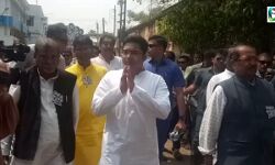 অভিষেক বন্দ্যোপাধ্যায়ের সাথে রোড শো করে মনোনয়ন জমা তৃণমূল কংগ্রেসের প্রার্থীদের। #দেখুন 🎦 ভিডিও। অভিষেক বন্দ্যোপাধ্যায়ের সাথে রোড শো করে মনোনয়ন জমা তৃণমূল কংগ্রেসের প্রার্থীদের। #দেখুন 🎦 ভিডিও।