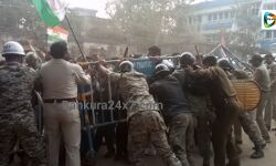 জাতীয় কংগ্রেসের আইন অমান্য কে কেন্দ্র করে ডিএম অফিসে ধুন্ধুমার ! কংগ্রেসকর্মী-পুলিশে ধস্তাধস্তি,উত্তেজনা! #দেখুন ভিডিও।