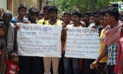 বেহাল রাস্তার হাল ফেরানোর দাবীতে ভোট বয়কটের ডাক ইন্দপুরের পাঁচটি গ্রামের বাসিন্দাদের। বেহাল রাস্তার হাল ফেরানোর দাবীতে ভোট বয়কটের ডাক ইন্দপুরের পাঁচটি গ্রামের বাসিন্দাদের।