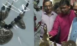 এবার বিকনার ডোকরা মেলায় নজর কাড়ছে অভিনব আঙ্গিকে তৈরী গয়নাগাটি ! কিনতে চাইলে পাড়ি দিন মেলা প্রাঙ্গণে। মেলা চলবে ৪ঠা নভেম্বর পর্যন্ত। এবার বিকনার ডোকরা মেলায় নজর কাড়ছে অভিনব আঙ্গিকে তৈরী গয়নাগাটি ! কিনতে চাইলে পাড়ি দিন মেলা প্রাঙ্গণে। মেলা চলবে ৪ঠা নভেম্বর পর্যন্ত।